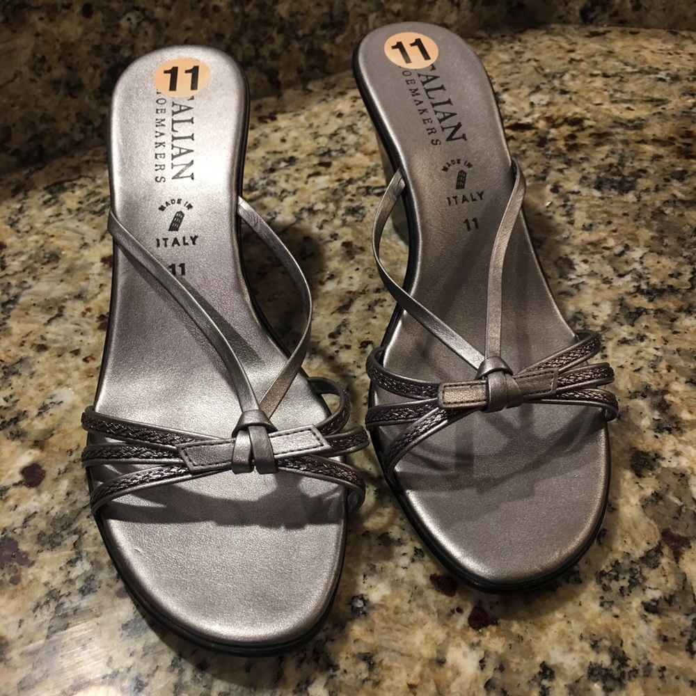 🌹 Italian Shoemakers Silver Slide Heel NWOT!